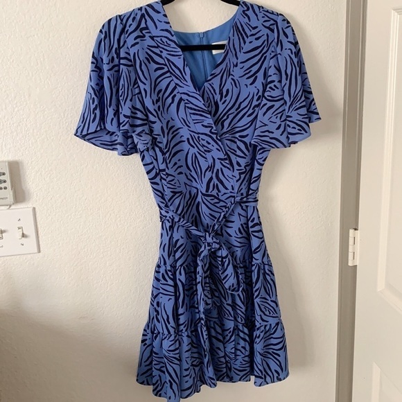 Eliza J Print Faux Wrap Tiered Flutter Sleeve V Neck Dress - Picture 5 of 14